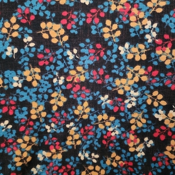 LuLaRoe Black Floral Leaves Oversized Top Women's Medium M High Low Irma EUC - Picture 3 of 6